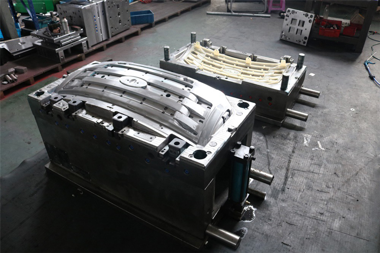 汽車柵格(gé)模具